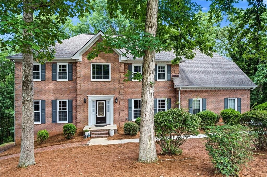 Property Photo: 5525 Hampstead Way GA 30097