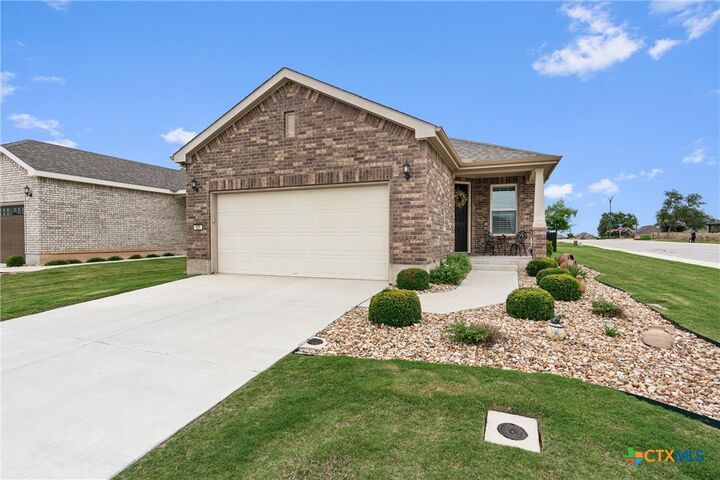 Property Photo:  121 Winterhorse Cove  TX 78633 