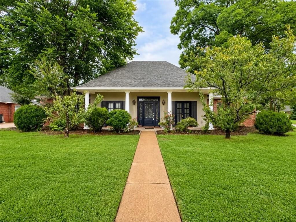 Property Photo:  302 West Shore Drive  LA 71303 