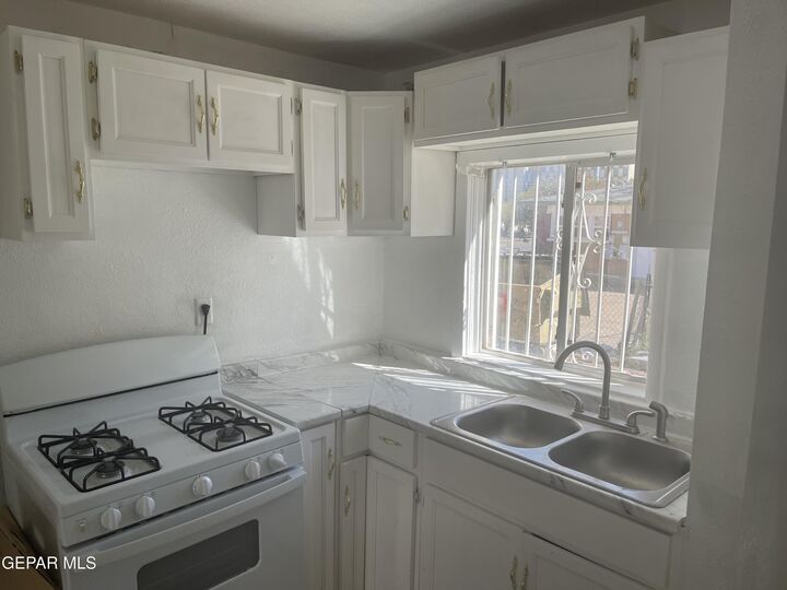 Property Photo:  1026 Myrtle Avenue 6  TX 79901 
