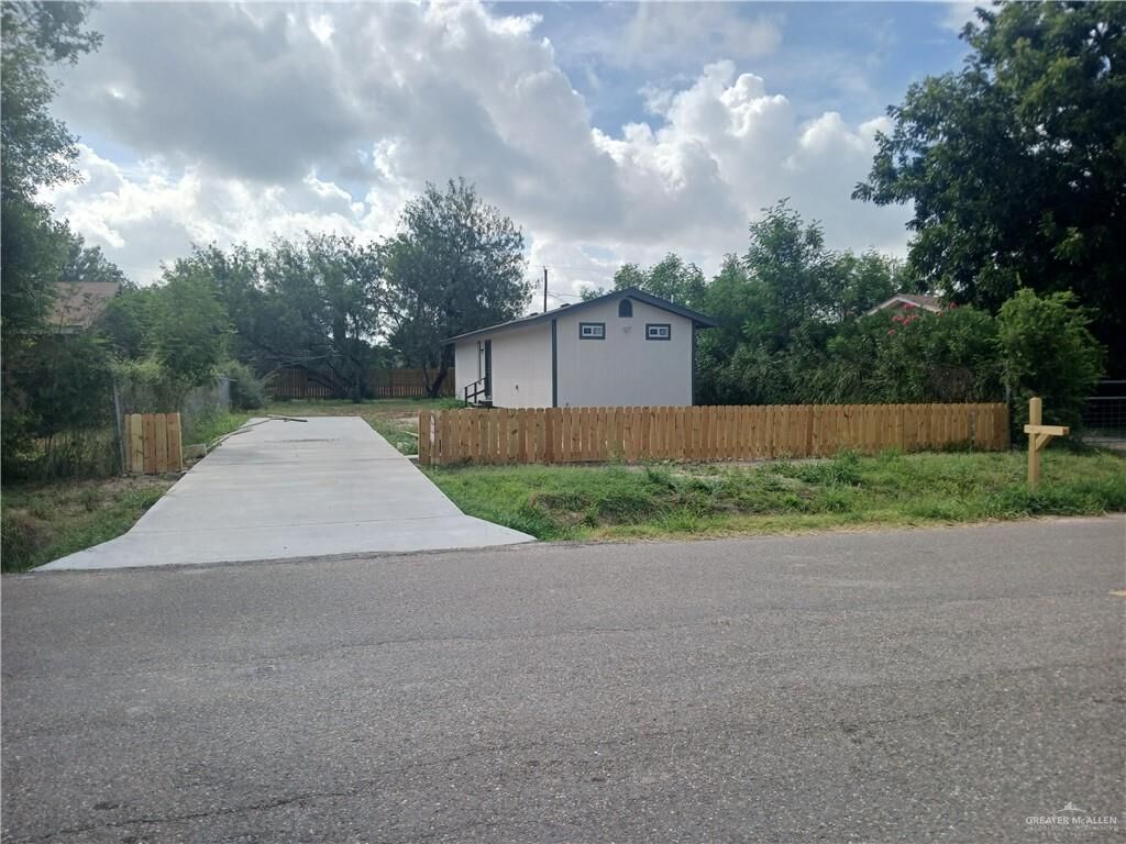 Property Photo: 1306 N Moorefield Road TX 78572