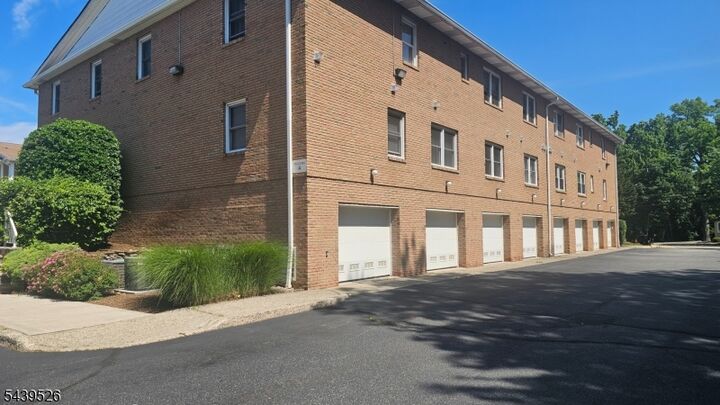 Property Photo:  105 Newark Pompton Tpke 13  NJ 07440 