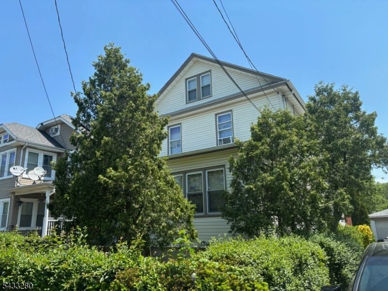 Property Photo: 1338 E 2nd St NJ 07062