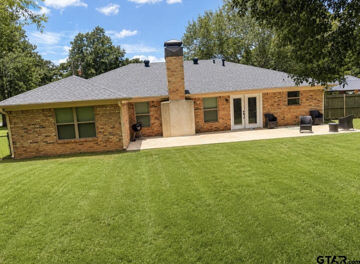 Property Photo: 2600 Aspen St TX 75662