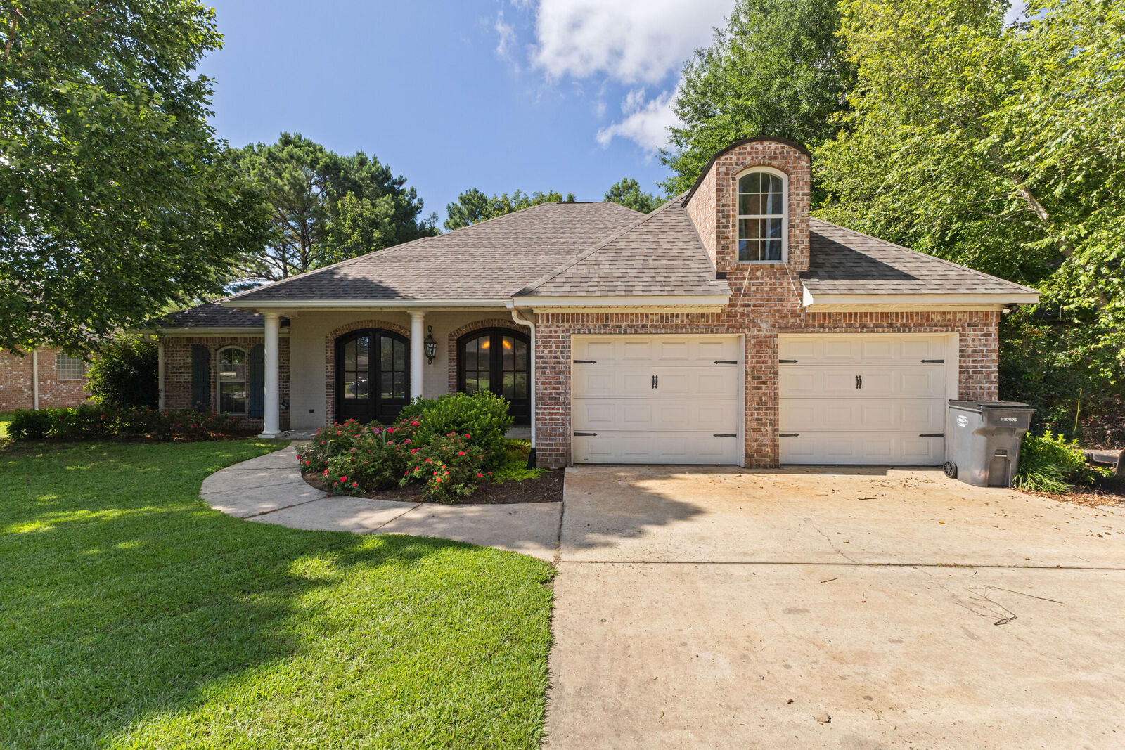 Property Photo:  11 W Donnington Ct.  MS 39402 
