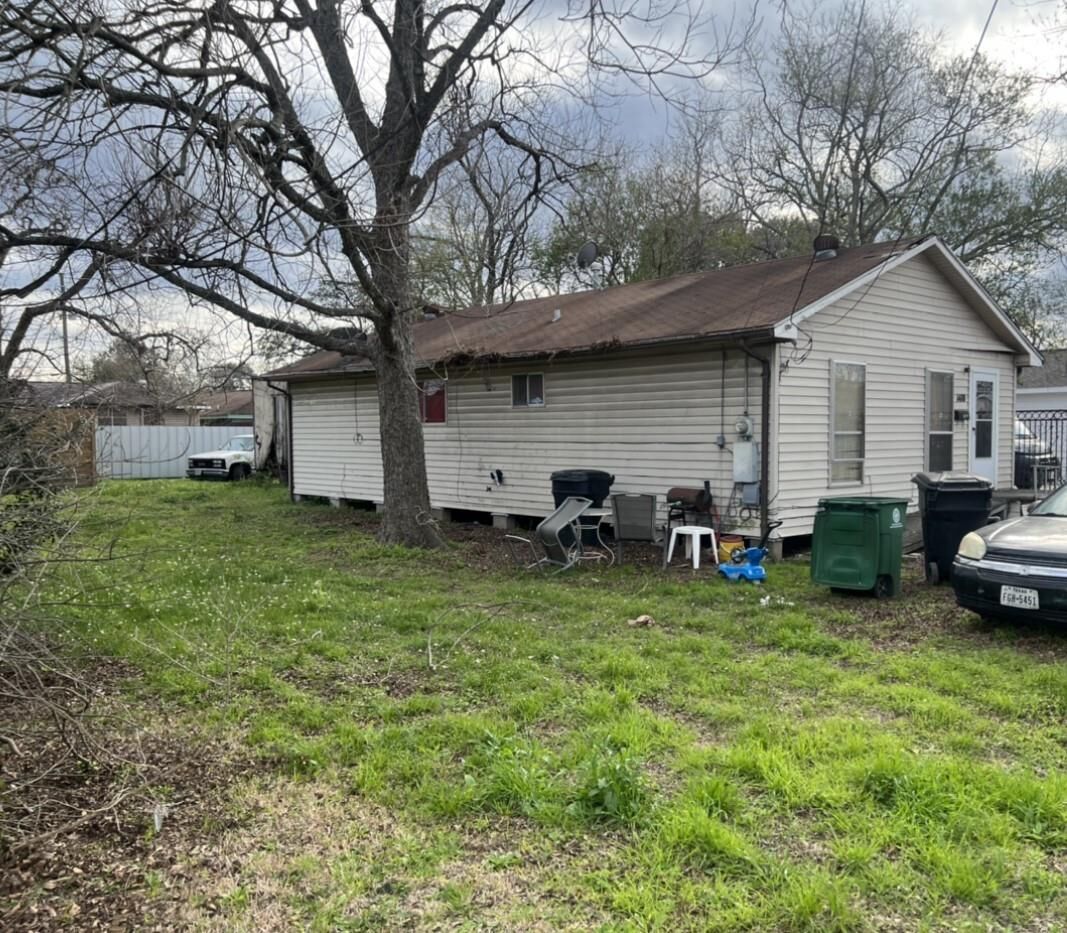 Property Photo: 1410 E 33rd Street TX 77022