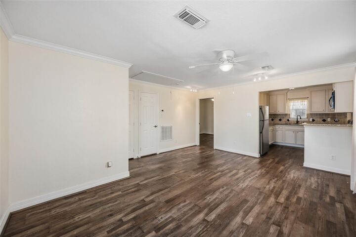 Property Photo:  4401 Marina Street B  TX 77007 