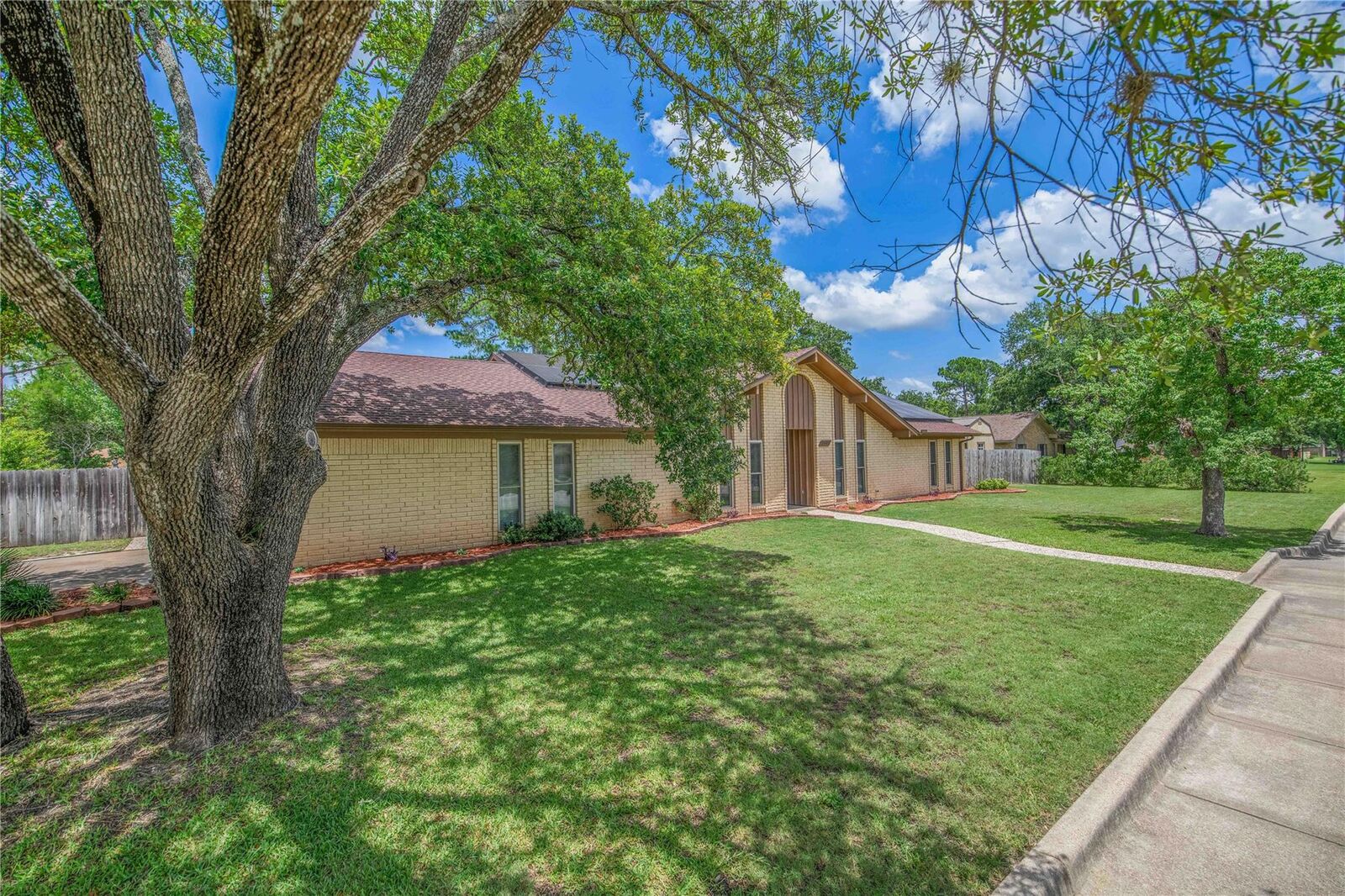 Property Photo:  2401 Briar Oaks Drive  TX 77802 