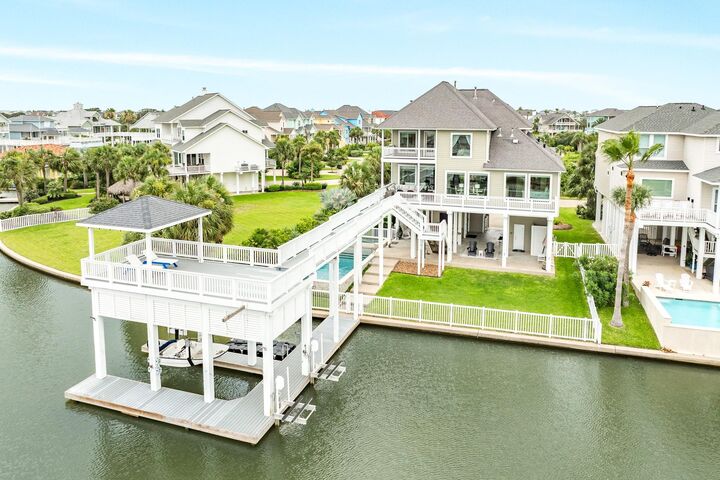 Property Photo: 13631 Windlass Circle TX 77554
