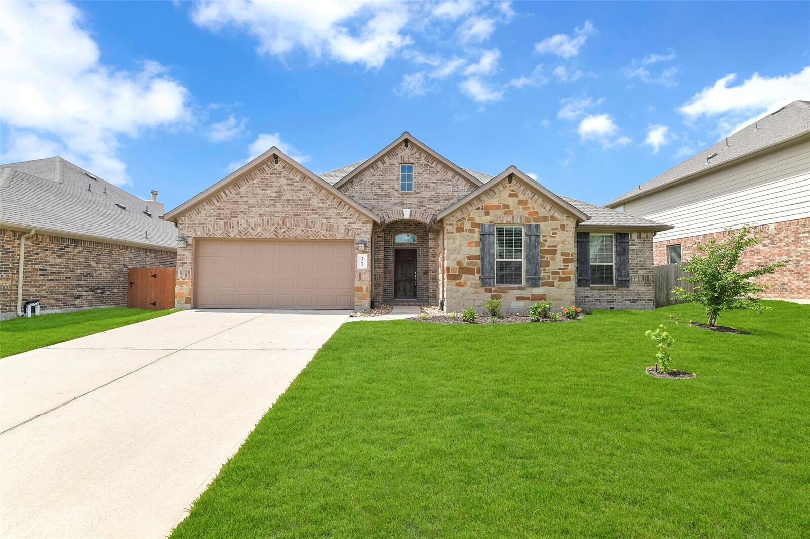 Property Photo: 1503 Holly Chase Court TX 77384