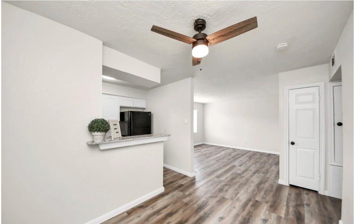 Property Photo: 2110 Melbourne Street 12 TX 77026