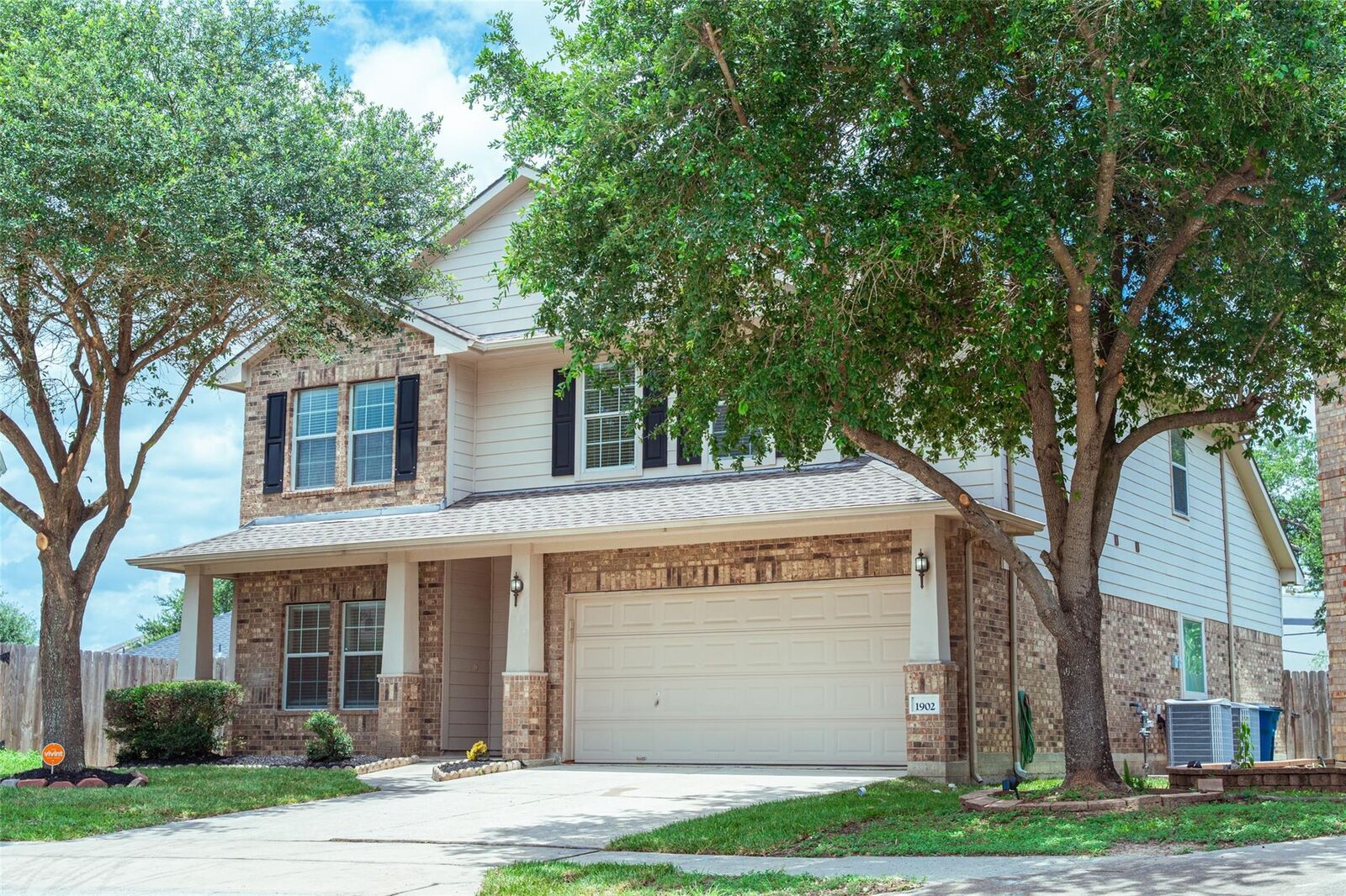 Property Photo: 1902 Vernal Glen Cir TX 77388