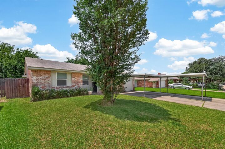 Property Photo:  819 Donfield Street  TX 77530 