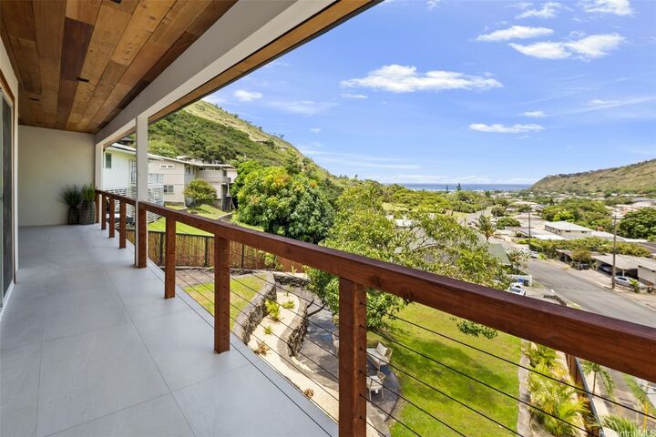 Property Photo:  852 Kainoa Place  HI 96821 