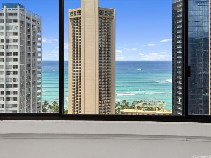 Property Photo:  2410 Cleghorn Street 2803  HI 96815 