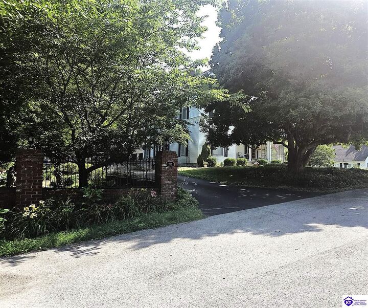 Property Photo:  205 W Chestnut Street  KY 42754 