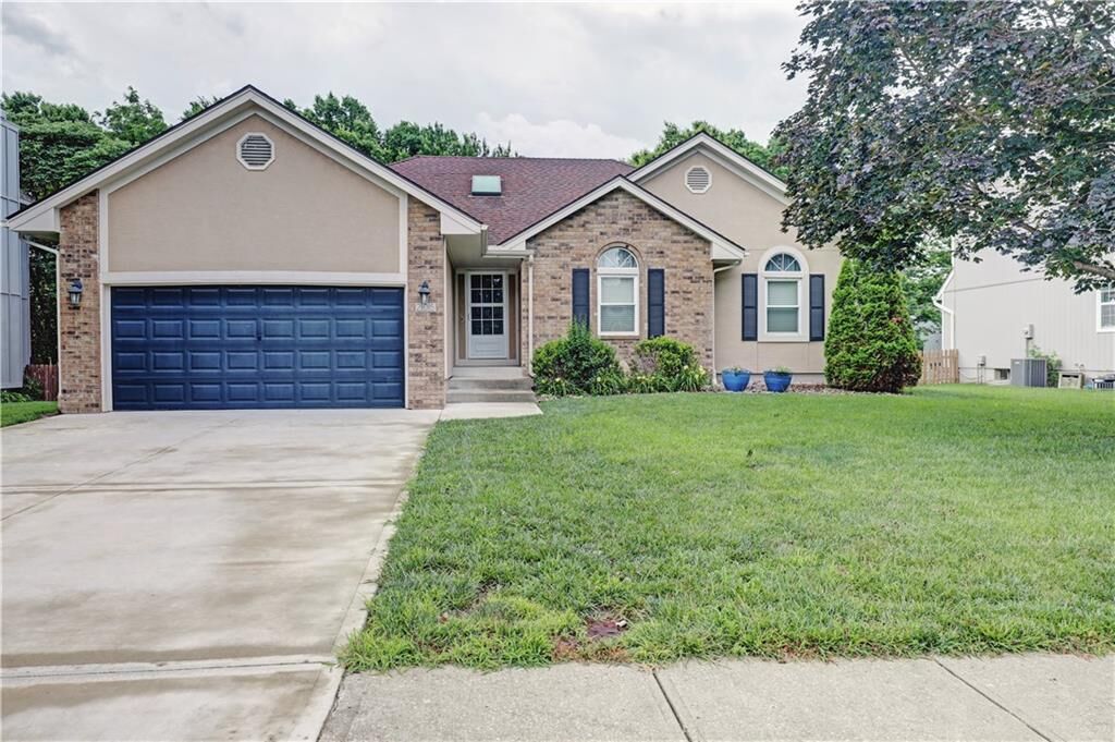 Property Photo: 205 SE Breon Bay Street MO 64063