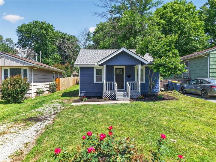 Property Photo: 110 W 79th Terrace MO 64114