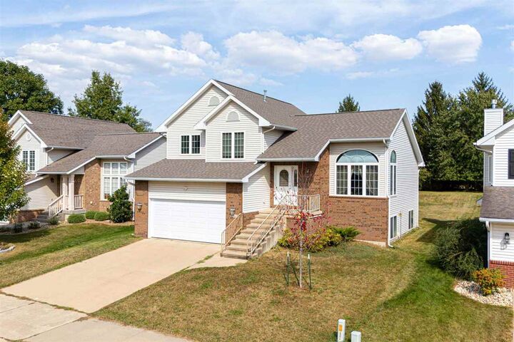 Property Photo: 2043 Timber Ln IA 52241