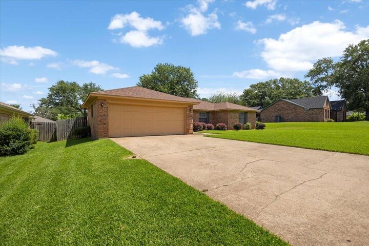 Property Photo: 1910 Inglewood St TX 75654-2508