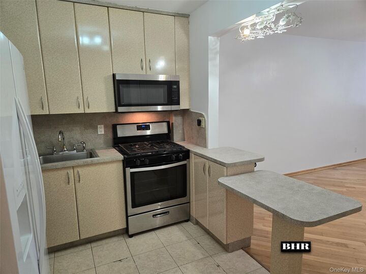 Property Photo: 150 W End Avenue 3E NY 11235