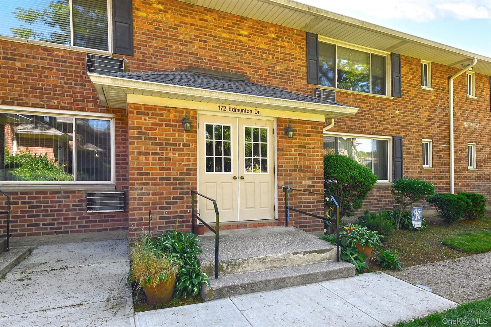 Property Photo: 172 Edmunton Drive D9 NY 11703