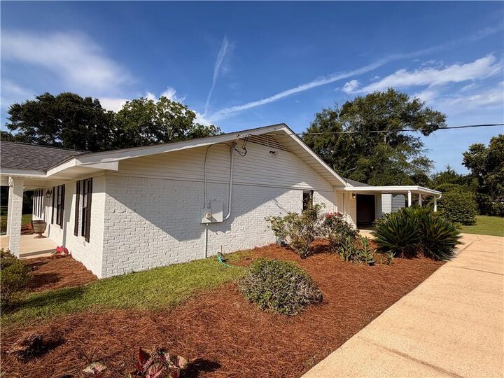Property Photo:  1675 Dawes Road  AL 36695 