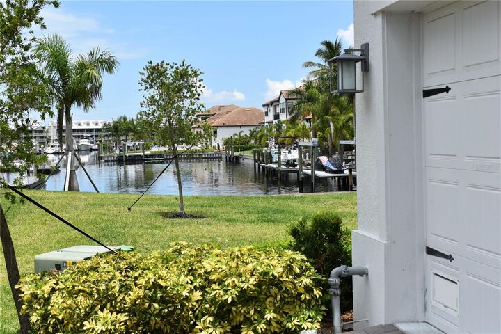 Property Photo: 3027 Bermuda Sloop Circle FL 33570
