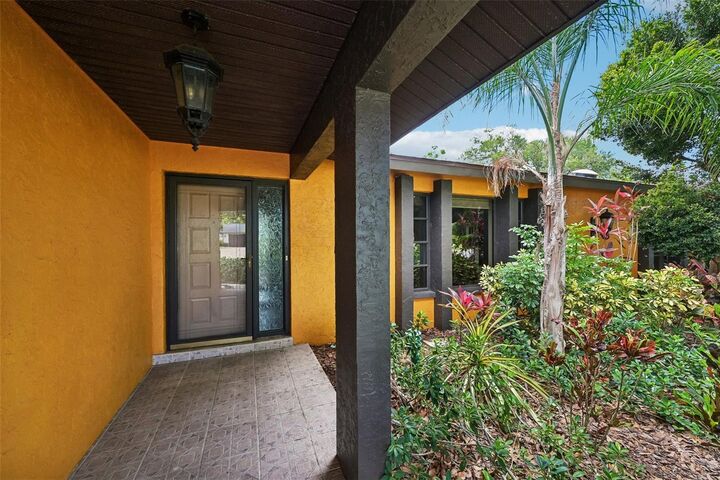 Property Photo: 4873 Huntleigh Drive FL 34233