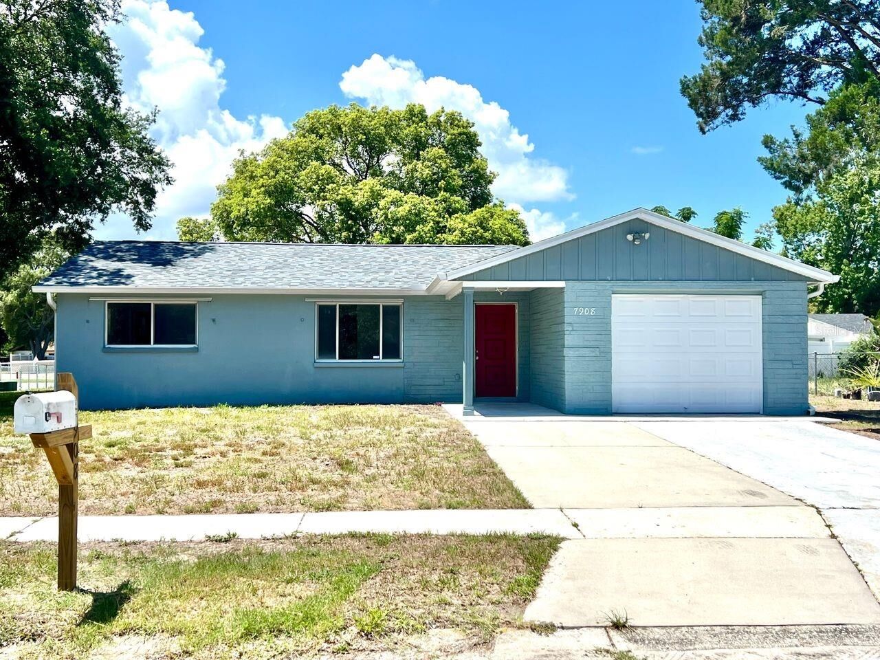 Property Photo:  7908 Rusty Oak Drive  FL 34653 