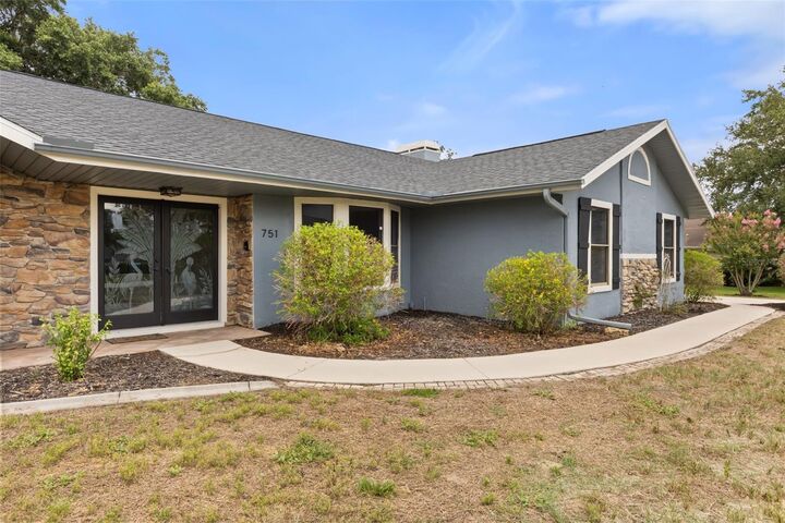 Property Photo: 751 E Gilchrist Court FL 34442