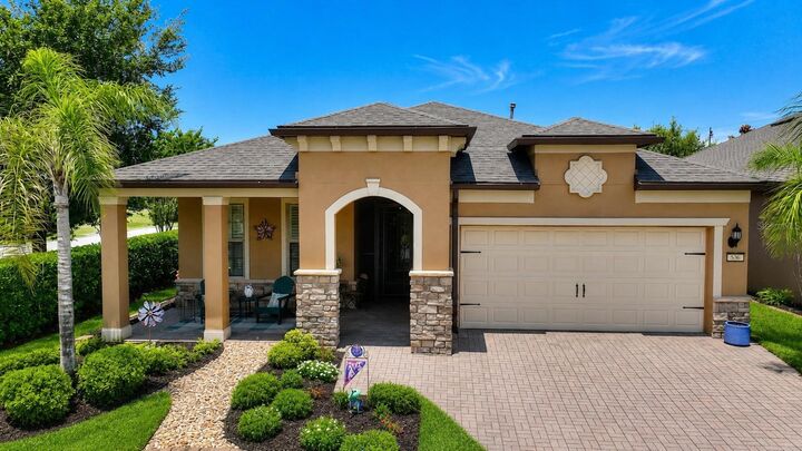 Property Photo:  556 Zamora Way  FL 33837 