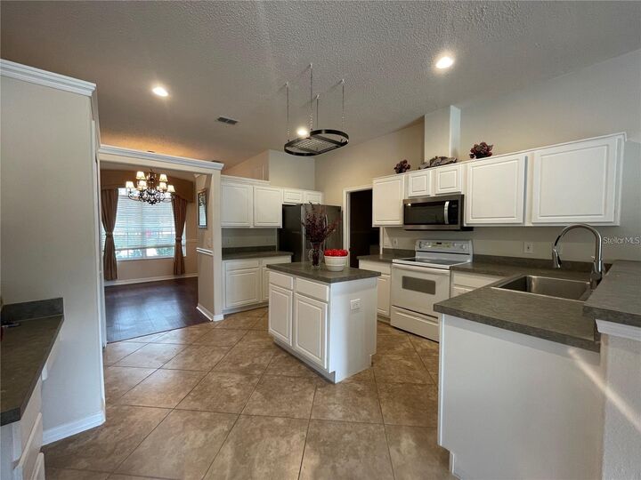 Property Photo: 1924 Rachels Ridge Loop FL 34761