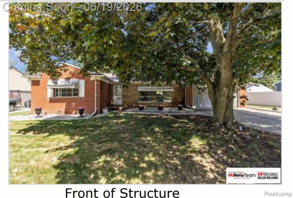Property Photo: 14000 Warner Court MI 48154 4343