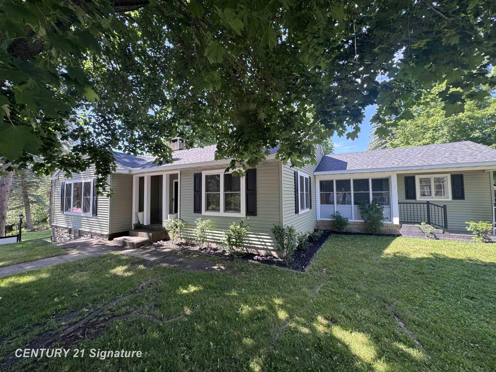 Property Photo: 200 S Fifth Street MI 48653