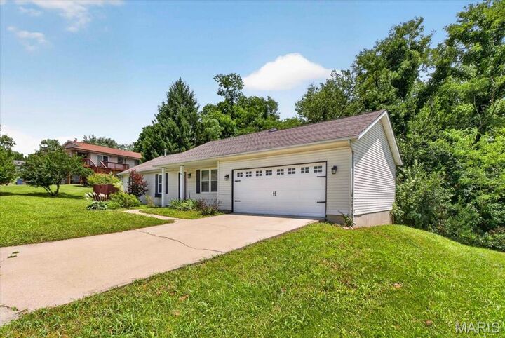 Property Photo: 14 Innsbruck Lane IL 62221