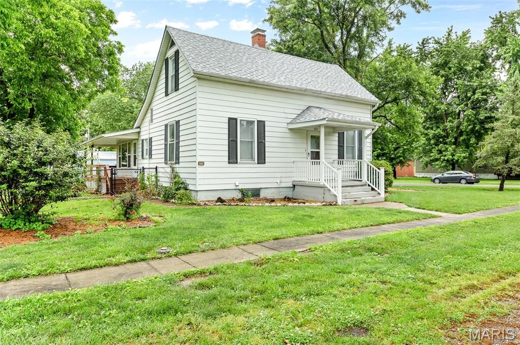 Property Photo: 426 N Nebraska Street IL 62061