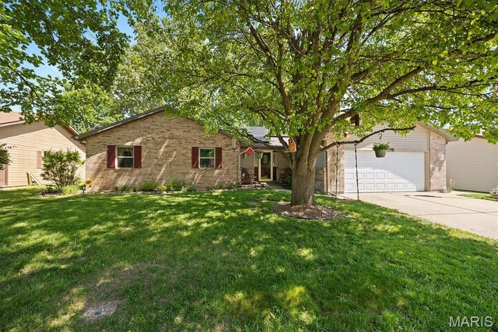 Property Photo:  401 Kim Drive  IL 62208 