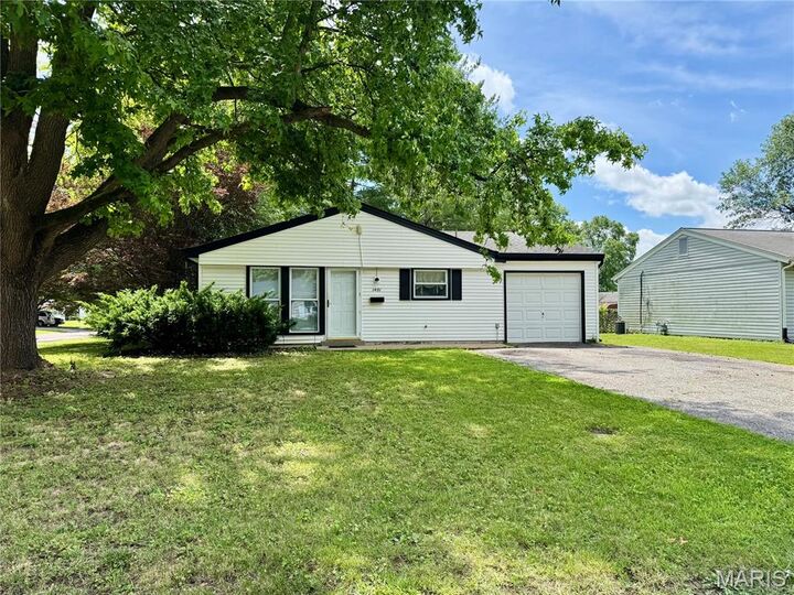 Property Photo: 1401 Peace Drive IL 62220
