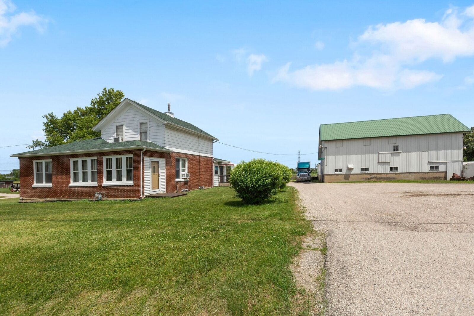 Property Photo: 39525 N Delany Road IL 60083