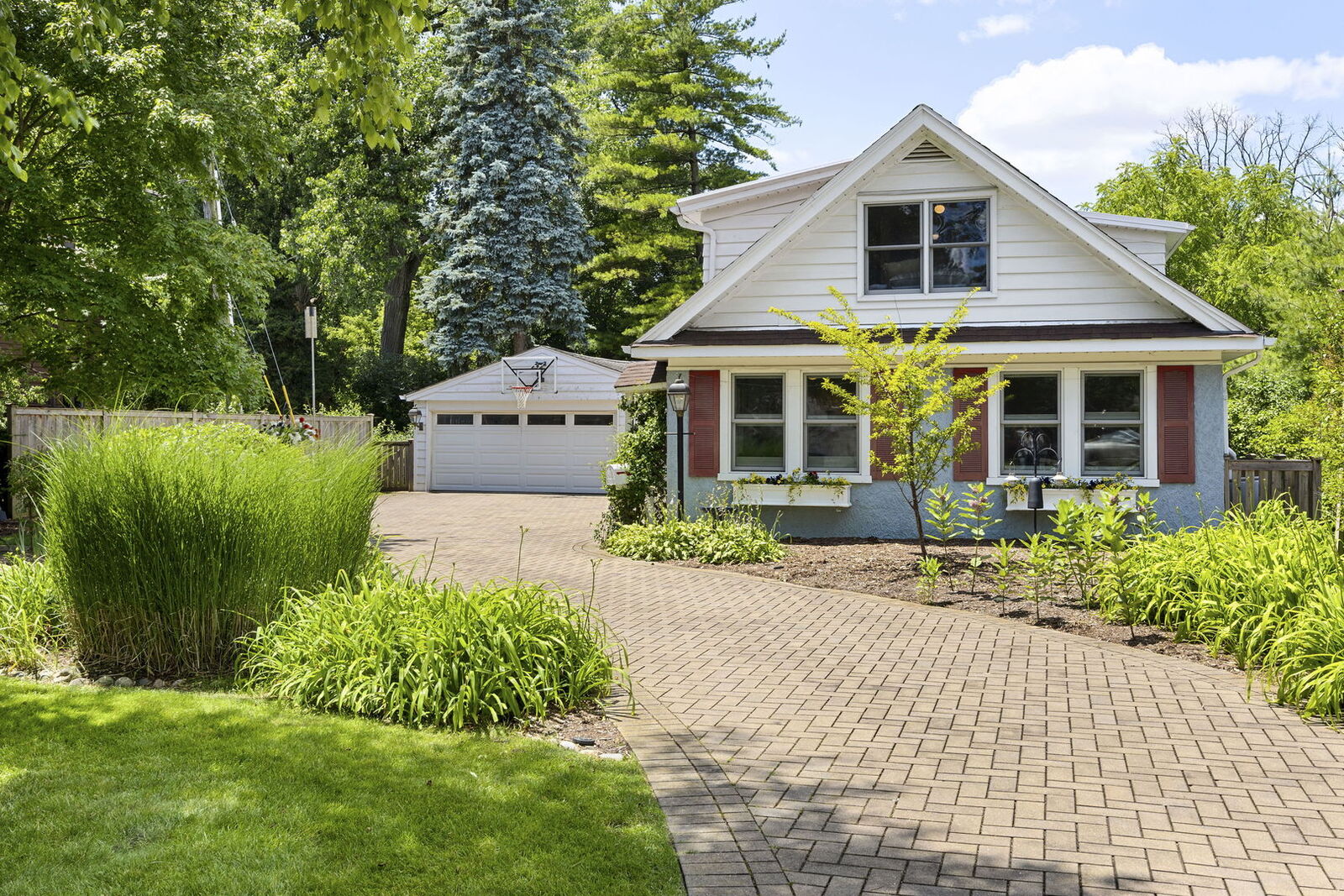 Property Photo:  740 N Brainard Avenue  IL 60526 