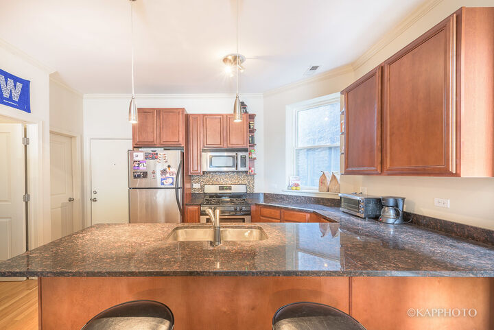 Property Photo:  1312 N Artesian Avenue 1R  IL 60622 
