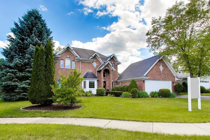 Property Photo: 617 Nordic Court IL 60048