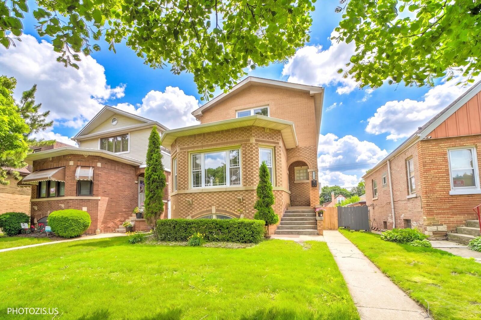 Property Photo:  3515 N Oriole Avenue  IL 60634 