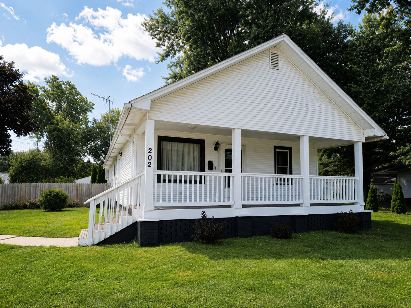 Property Photo:  202 Gladiolus Street  IL 60954 
