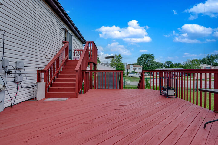 Property Photo:  1953 Burr Oaks Lane  IL 60139 