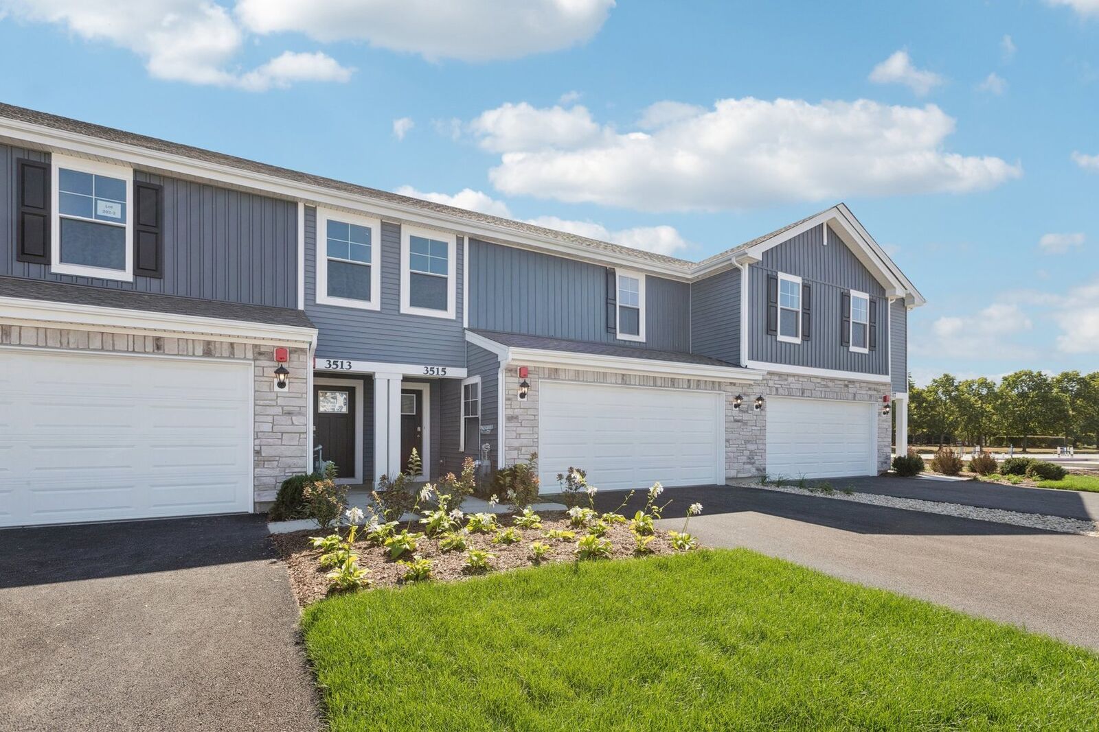 Property Photo:  2216 Davidson Way  IL 60560 