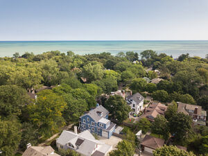 Property Photo: 712 Ingleside Place IL 60201