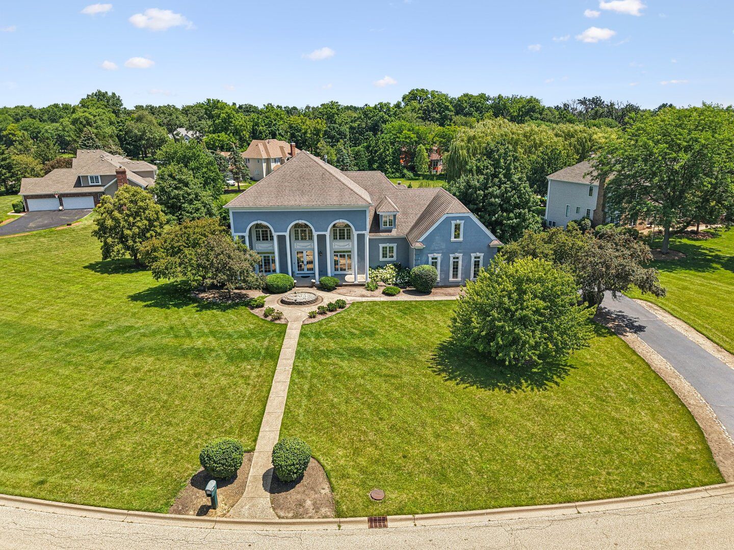 Property Photo: 6605 Oakwood Manor Drive IL 60012