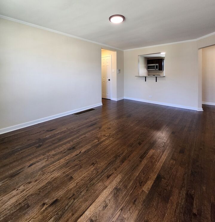 Property Photo: 4263 W Nelson Street 2 IL 60641